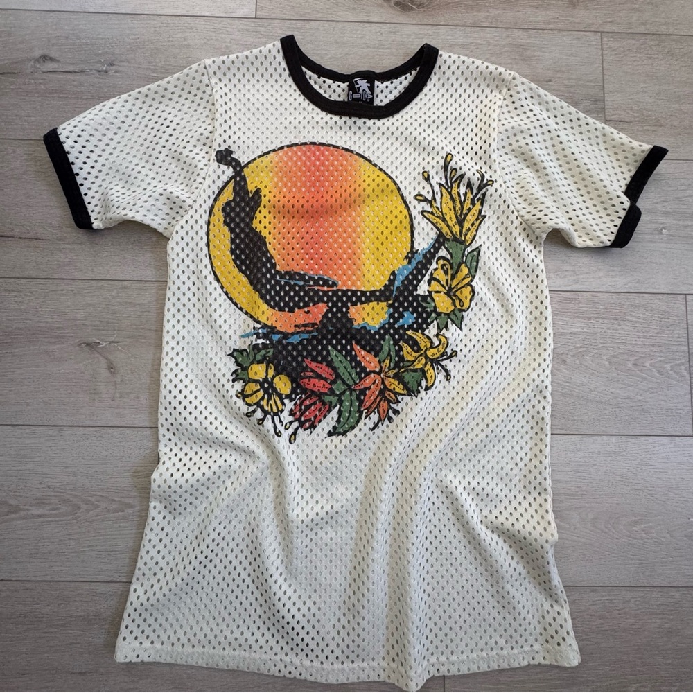 Gotcha by Icons of Culture Mesh Surf Graphic Tee with Sun and Floral Design